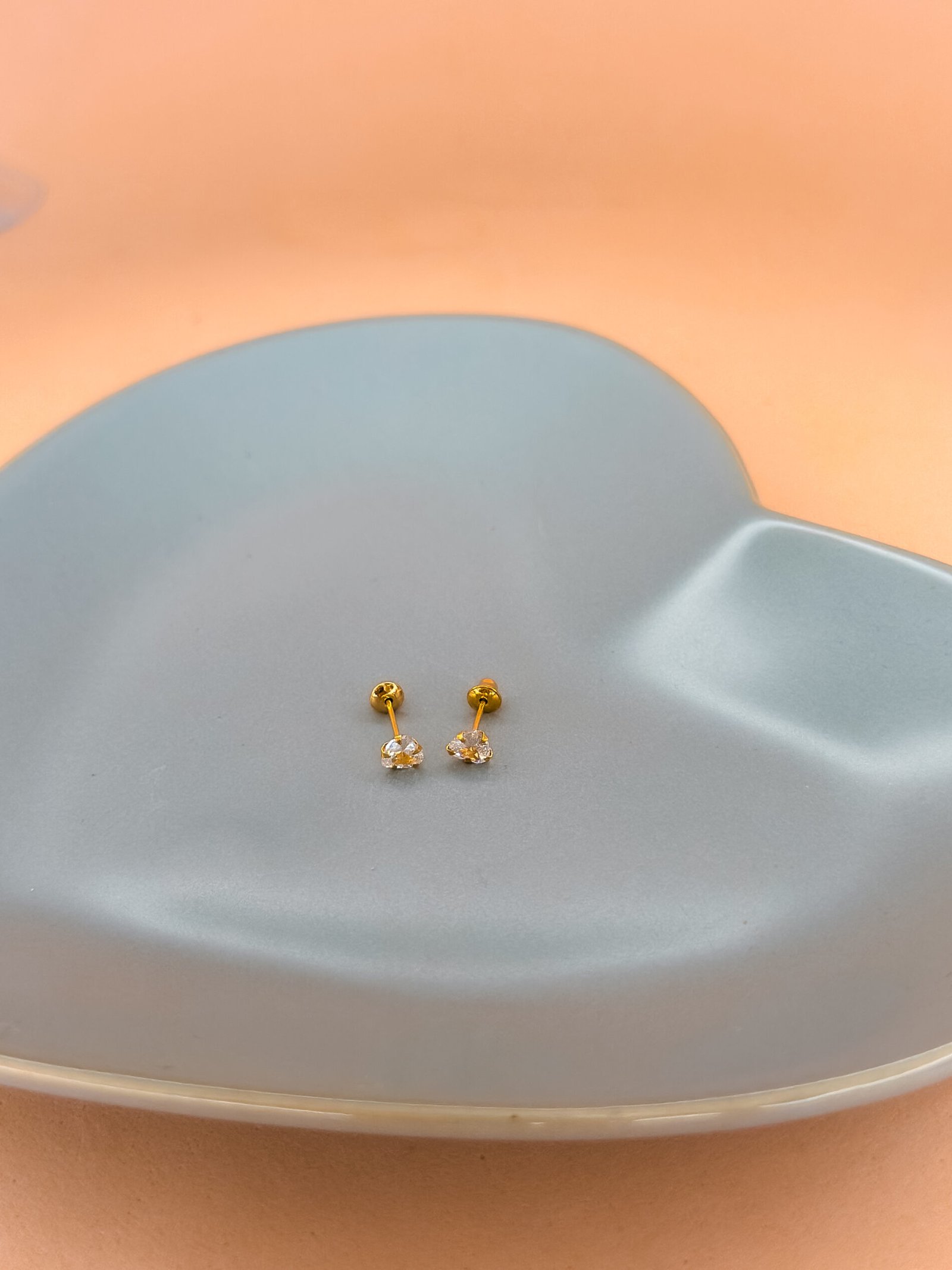 BRINCO CALICE COM ZIRCÔNIA 3MM EM OURO 18K