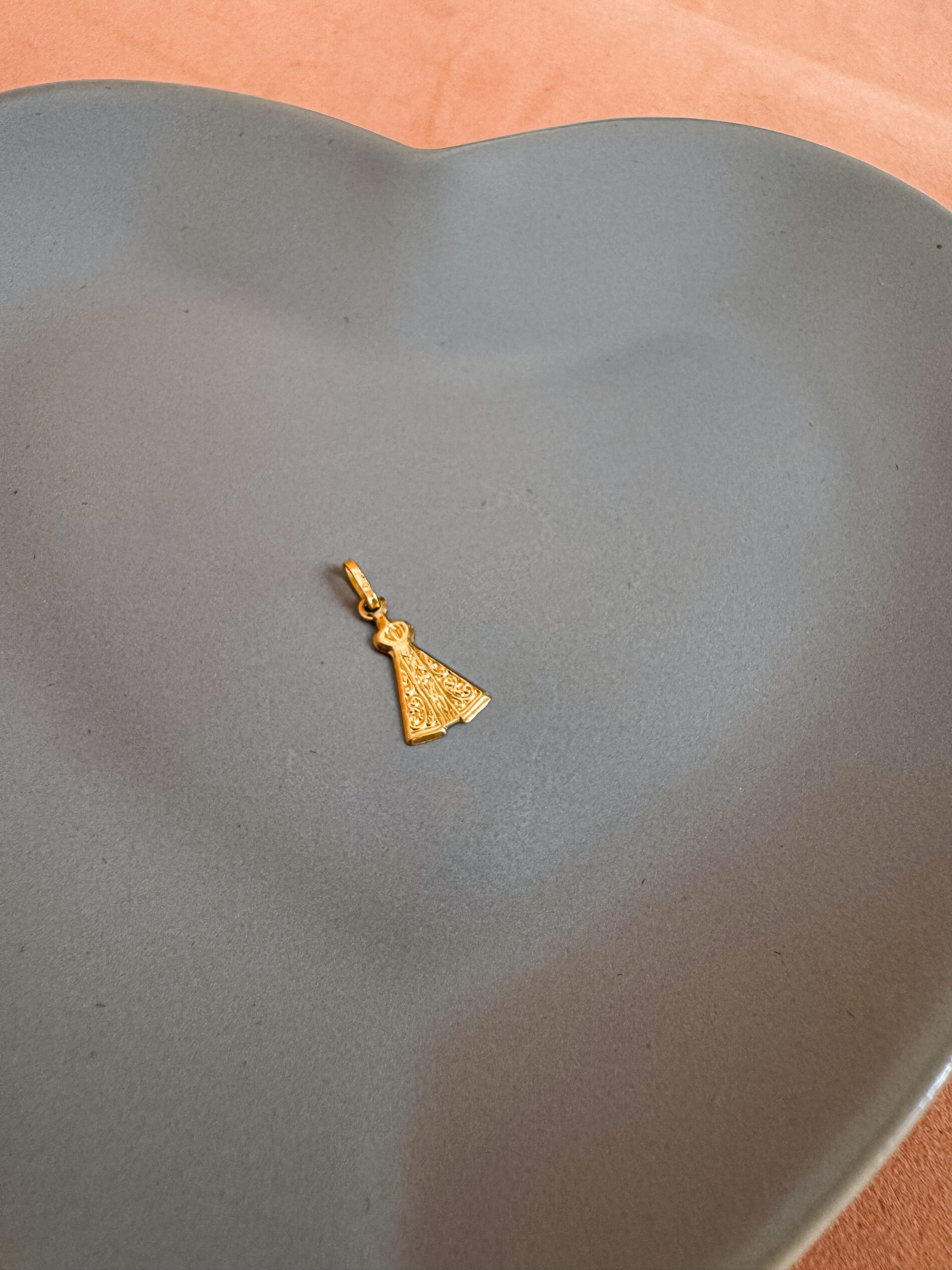 PINGENTE NOSSA SENHORA 1.9CM EM OURO 18K