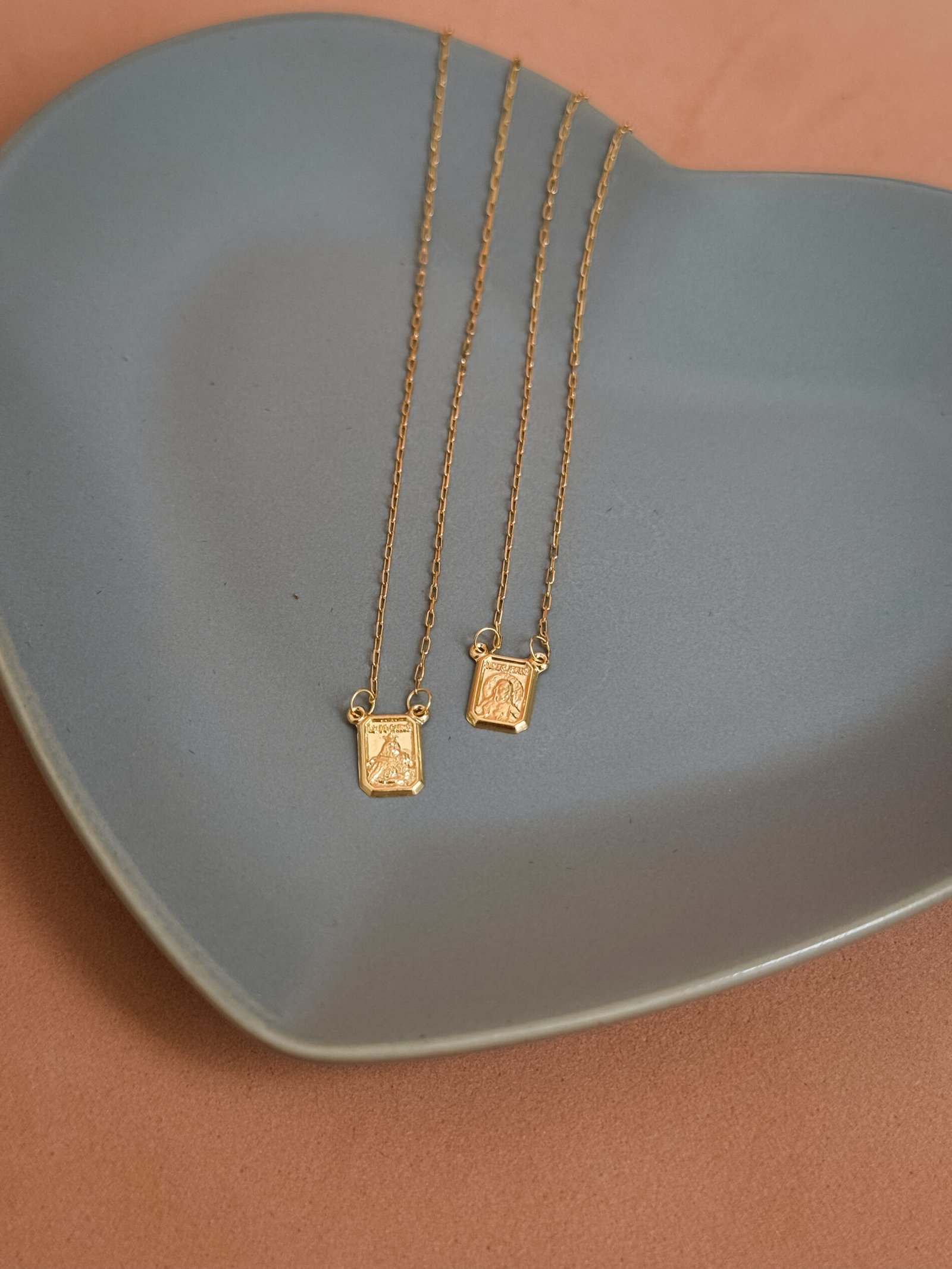 ESCAPULARIO SAGRADO CORAÇÃO EM CARTIER DE OURO 18K