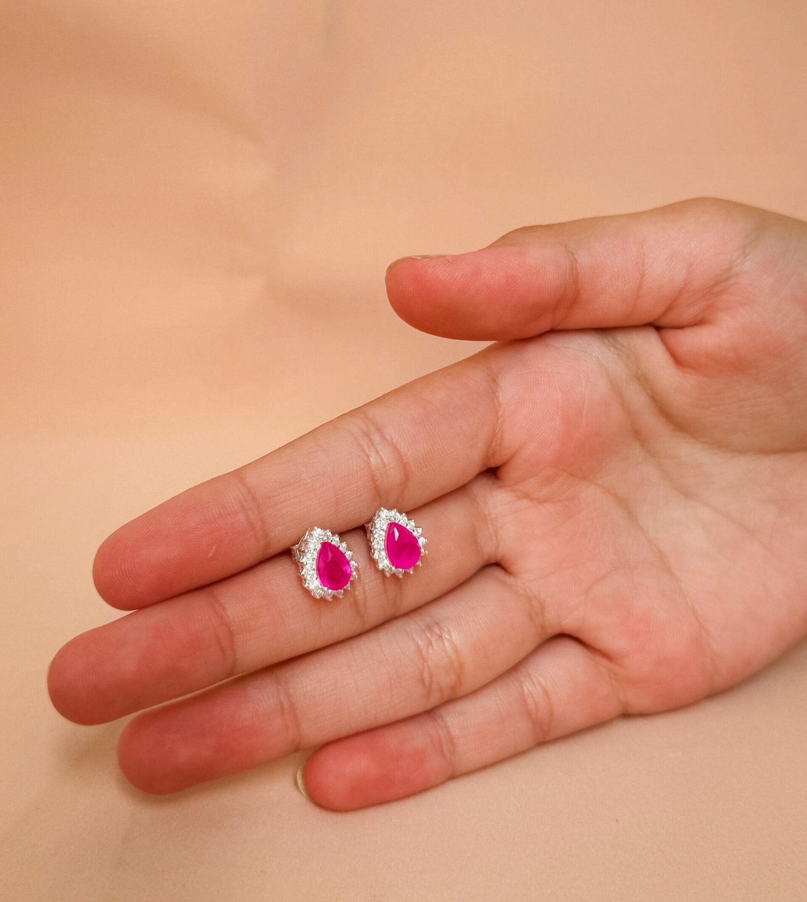 BRINCO GOTA PEDRA FUSION ROSA FÚCSIA EM PRATA 925